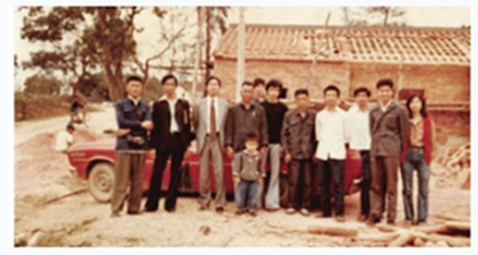 1987.12.18 中国第一家三来一补企业上屋发热线圈厂在石岩上屋村创办。