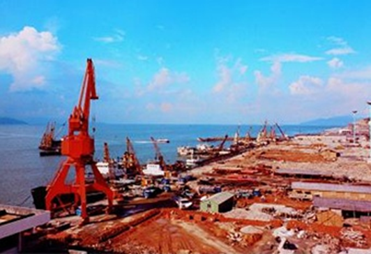 1979年8月，中国第一个对外开放的工业园区——蛇口五湾顺岸码头正式动工。